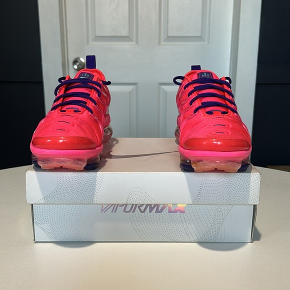 Nike Air VaporMax Plus “Bright Crimson Pink Blast” Women’s Size 6.5 - Picture 4 of 9